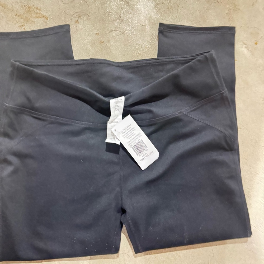 Fabletics Capri Black Leggings- Medium NWTs
